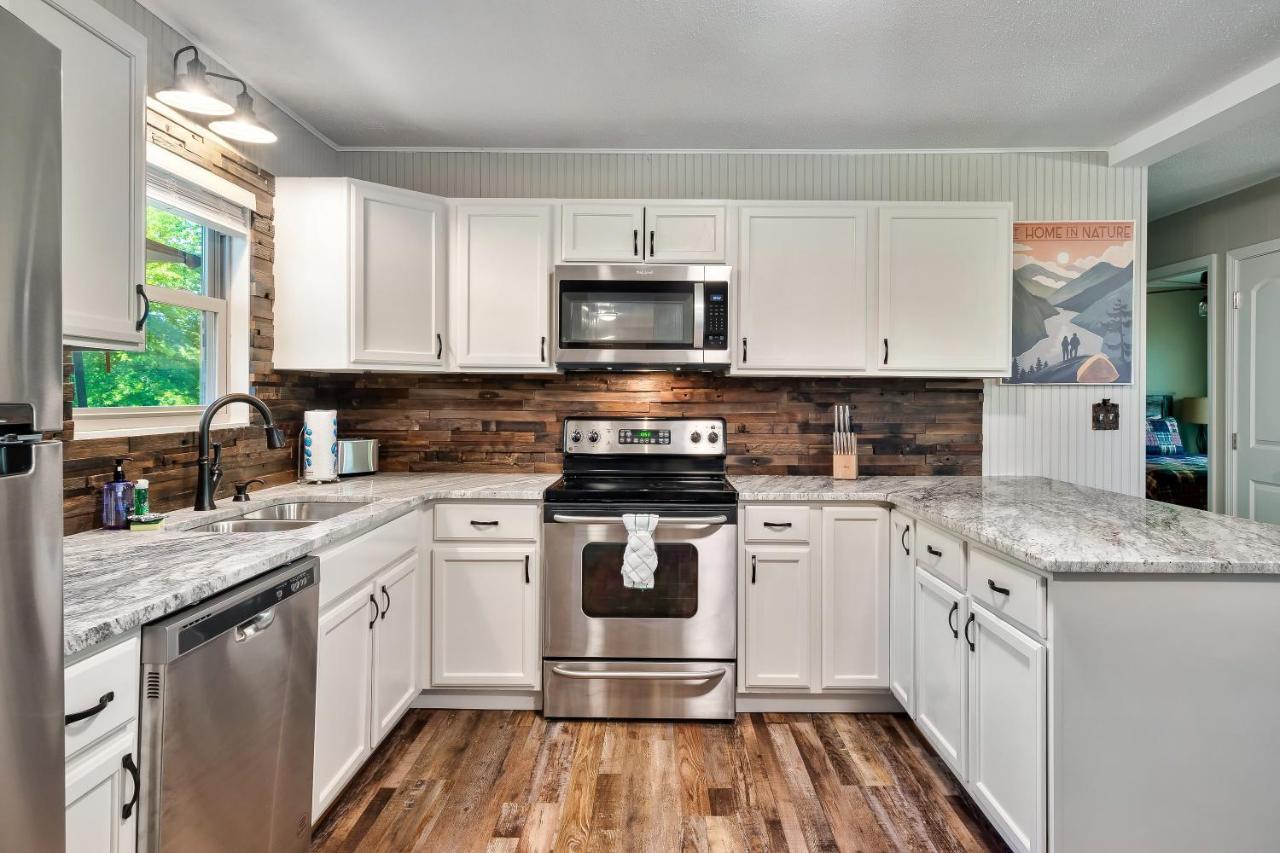 Villa Modern Pigeon Forge Gem Near Dollywood, Gatlinburg & Smokies - 2 Mins To Pkwy & Strip, Hot Tub, Fire Pit, Cable, Hi-Speed Wifi Extérieur photo