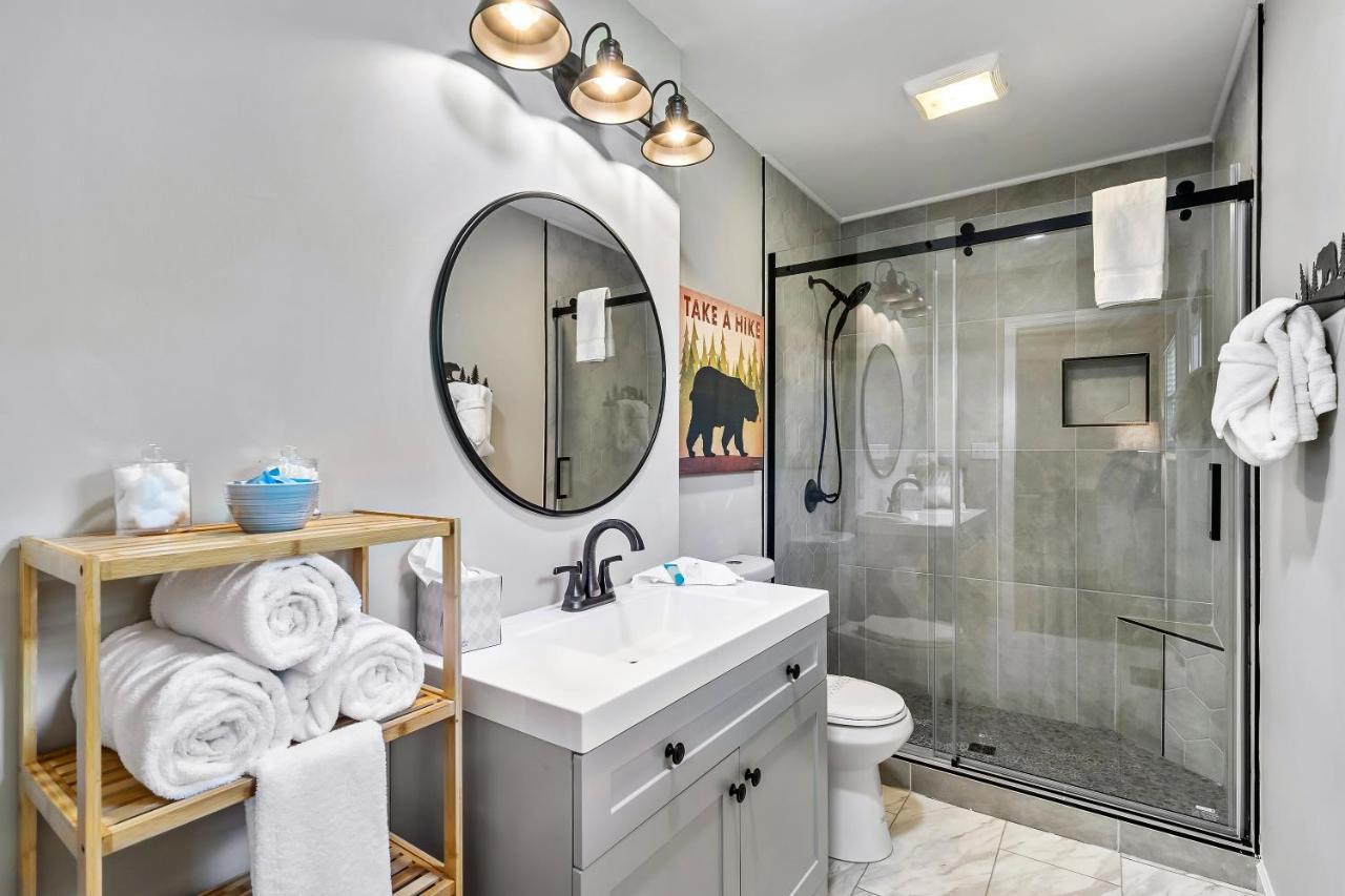 Villa Modern Pigeon Forge Gem Near Dollywood, Gatlinburg & Smokies - 2 Mins To Pkwy & Strip, Hot Tub, Fire Pit, Cable, Hi-Speed Wifi Extérieur photo