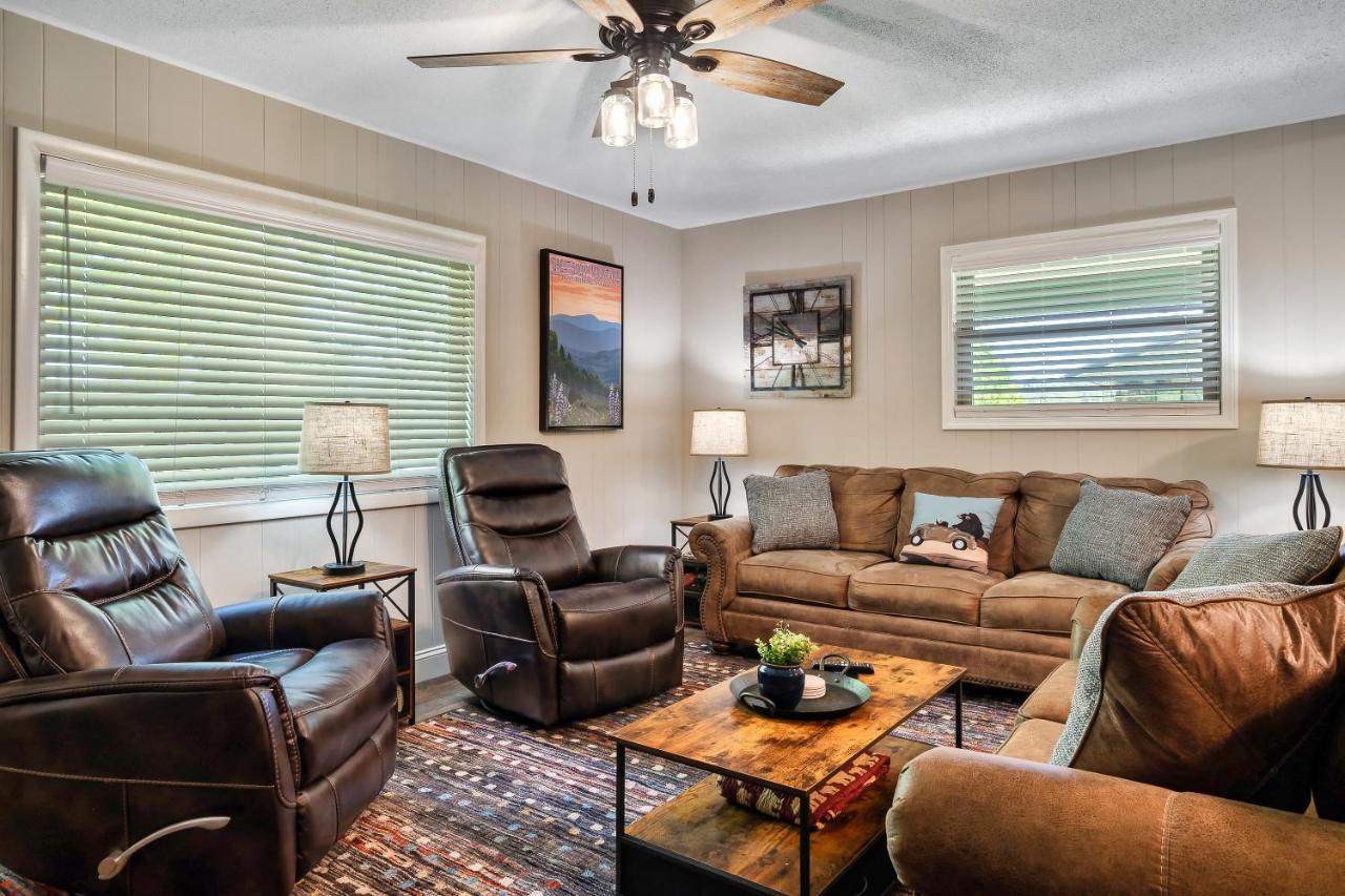 Villa Modern Pigeon Forge Gem Near Dollywood, Gatlinburg & Smokies - 2 Mins To Pkwy & Strip, Hot Tub, Fire Pit, Cable, Hi-Speed Wifi Extérieur photo