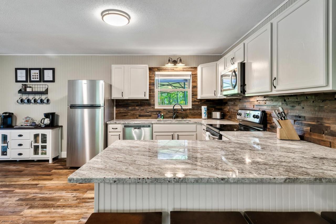 Villa Modern Pigeon Forge Gem Near Dollywood, Gatlinburg & Smokies - 2 Mins To Pkwy & Strip, Hot Tub, Fire Pit, Cable, Hi-Speed Wifi Extérieur photo